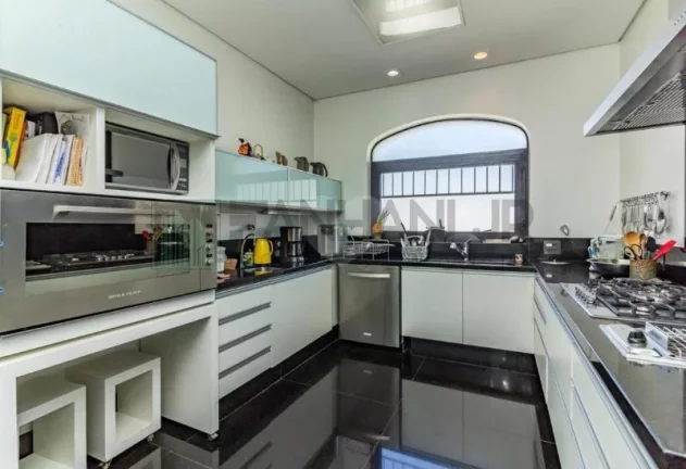 Imagem Luxuoso apartamento de 4 quartos com 2 suítes e 6 vagas de garagem em Higienópolis, São Paulo-SP: 675m² de pura elegância.