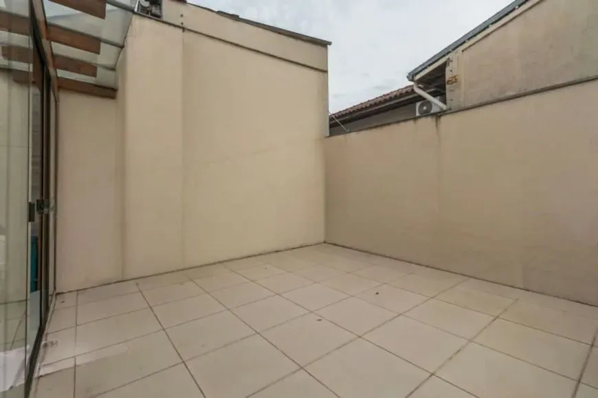 Imagem Casa Seminova 3 Dorm com Pátio e 4 Vagas no Jardim Planalto