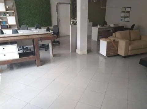 Imagem Galpão Comercial e Industrial em Carapicuíba, Vila Sul Americana - 2.200m² com Mezanino e Entrada para Caminhão