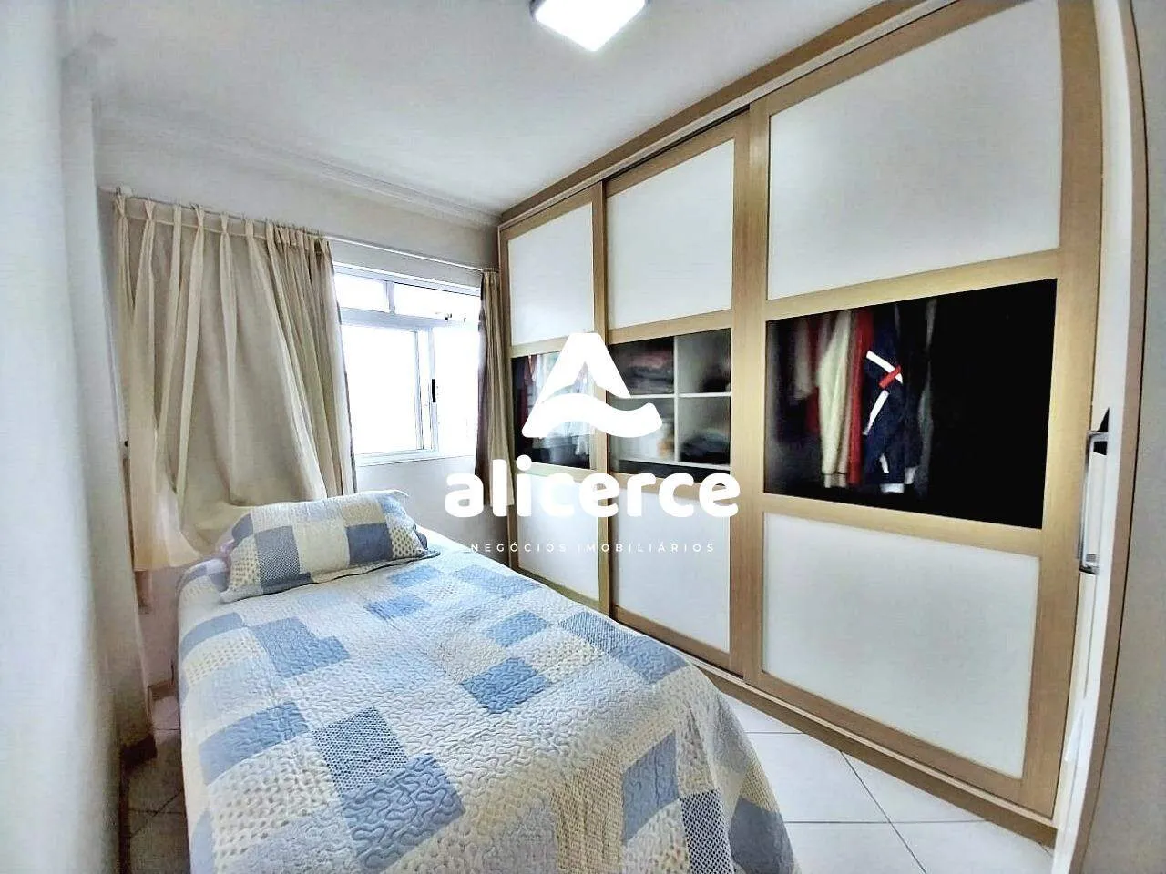 Imagem Aconchegante apartamento com 3 dormitórios e móveis planejados - Campinas, São José/SC