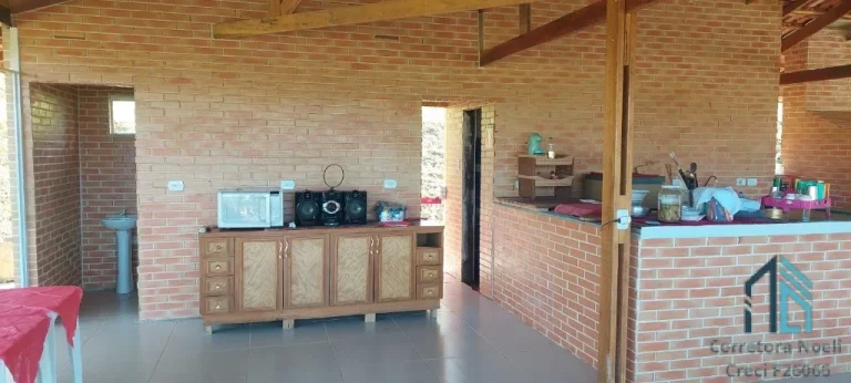 Imagem Chácara/Pousada a venda, 03 casas, 07 quartos, em ótima localização em São José dos Pinhais PR