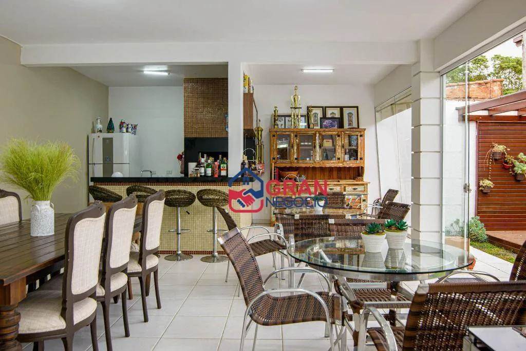 Imagem Casa de Alto Padrão à Venda - Santa Felicidade - Curitiba