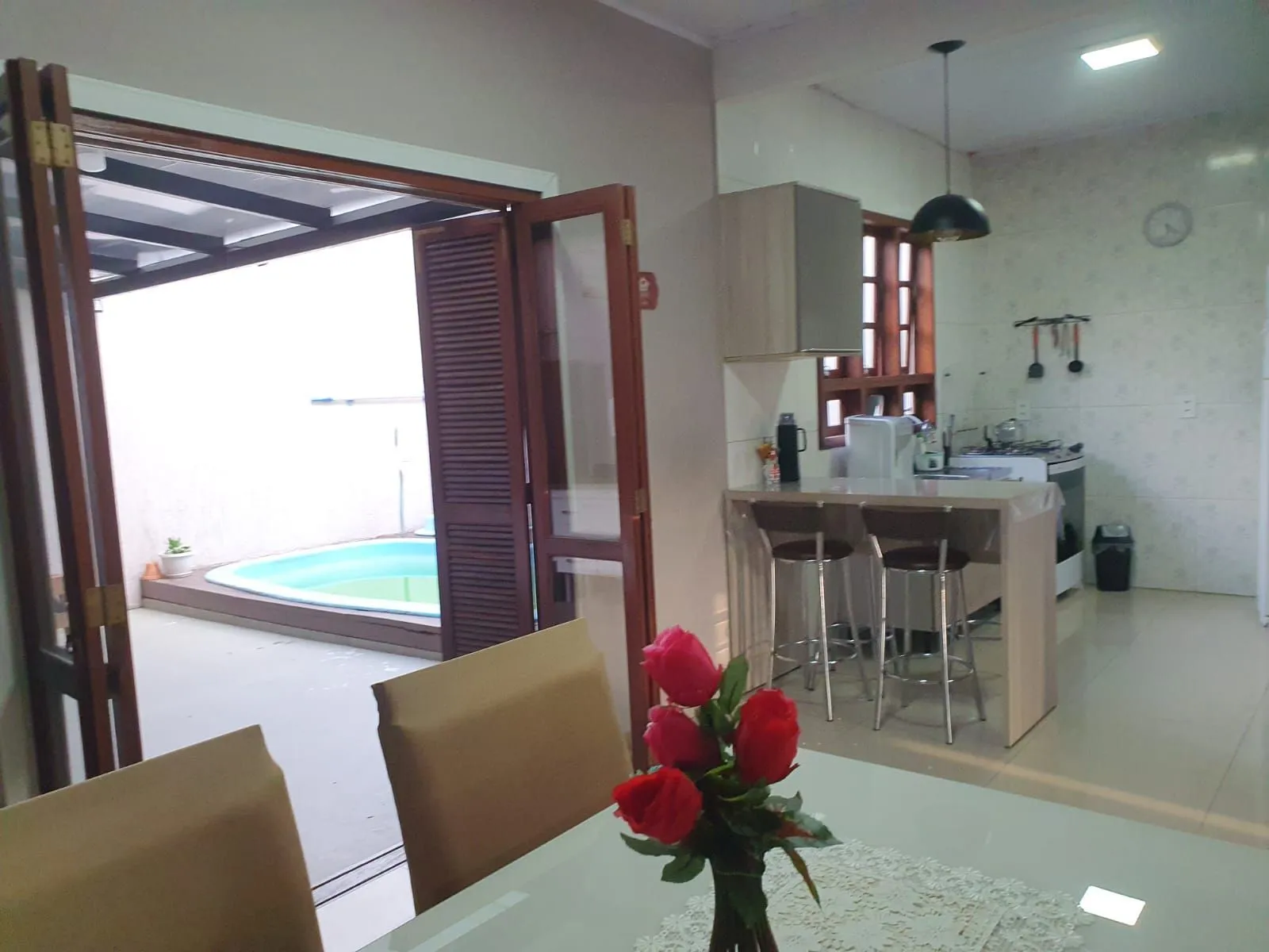 Imagem Casa, 3 Dormitórios, 2 Banheiros, 180m², Bairro Estância Velha, Canoas