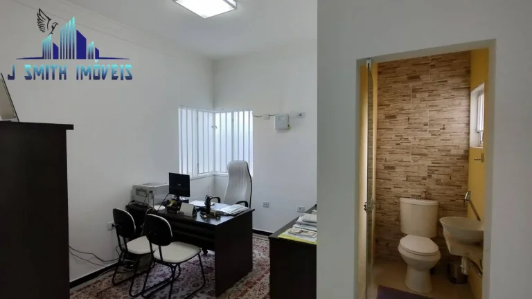 Imagem CASA PRATICAMENTE TÉRREA. PISCINA, SALÃO DE JOGOS, SAUNA, NA GRANJA VIANA