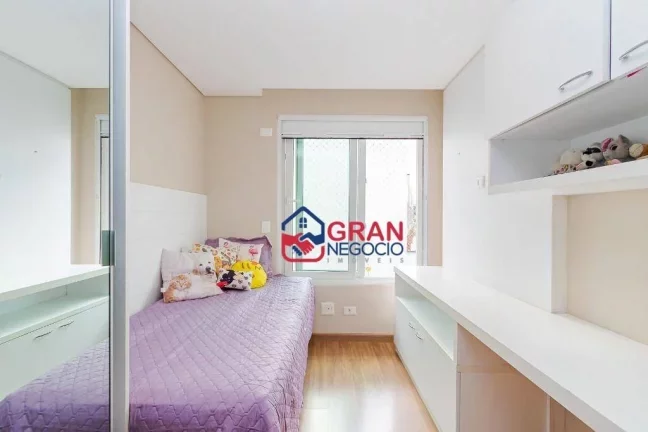 Imagem Casa Mobiliada à Venda em Condomínio Fechado no Bairro Santo Inácio / Curitiba