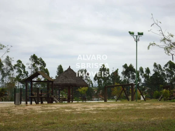 Imagem Excelente terreno com ótima topografia de esquina à venda com 3.000 m2 no Condomínio Village Castelo em Itu SP ao lado da Rod Castelo Branco