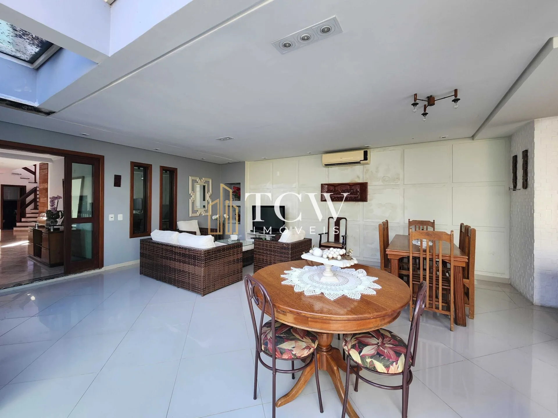 Imagem Casa de Condomínio com 7 Quartos à venda em Sorocaba