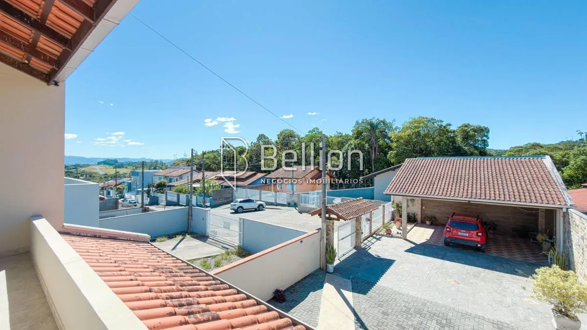Imagem Sobrado com 3 quartos, 444m² de terreno e piscina na Estrada das Areias em Indaial