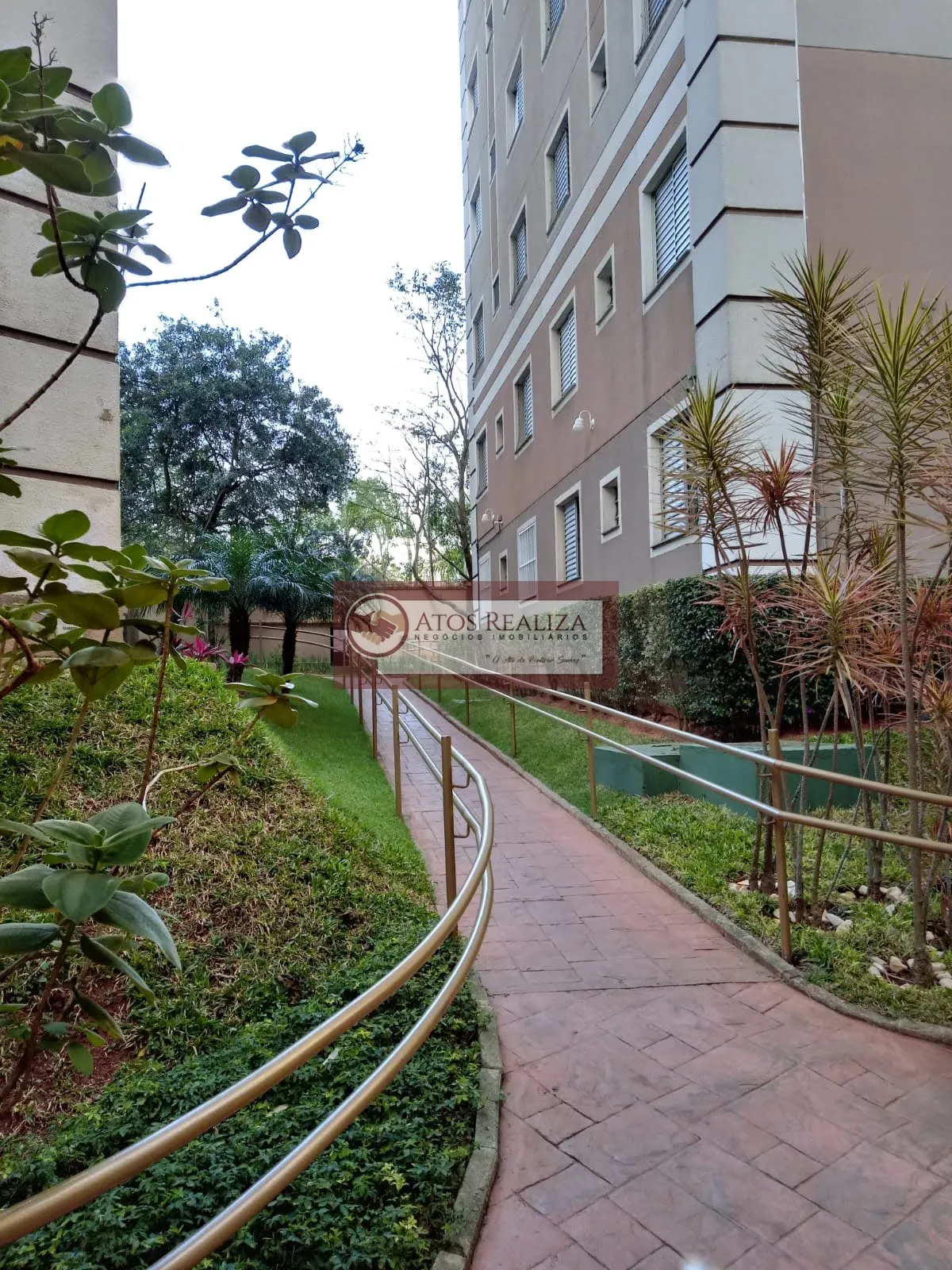 Imagem Vendo SUPER Oportunidade no Jardim Lalo. Apartamento de 2 Dormitórios com Armários, Cozinha com planejados, 1 vaga de garagem. Valor R$ 320.000 valor de oportunidade.