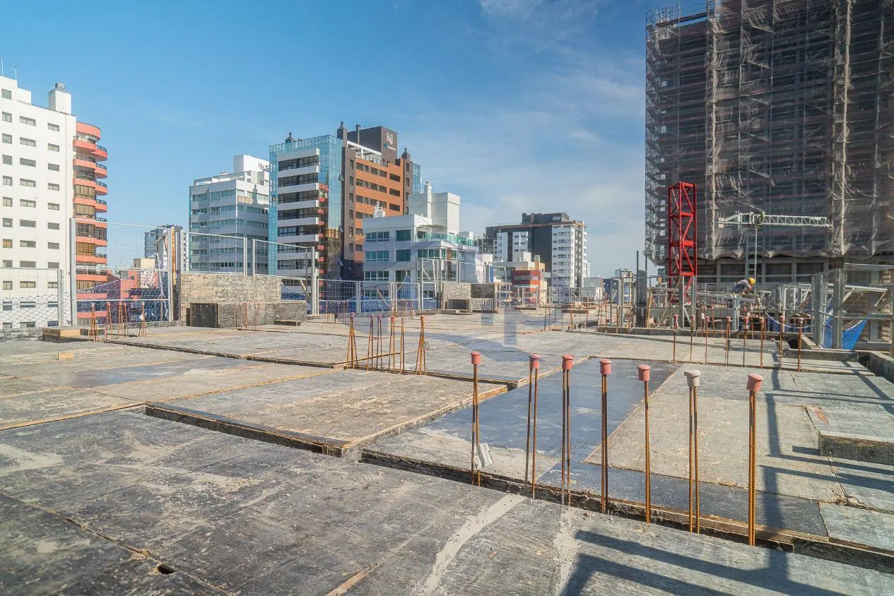 Imagem Apartamento á venda com 2 suítes no centro de Torres/RS