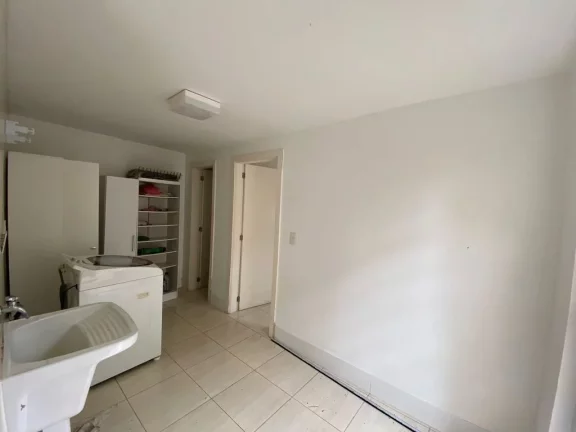 Imagem Casa para venda no bairro Chácara das Pedras em Porto Alegre