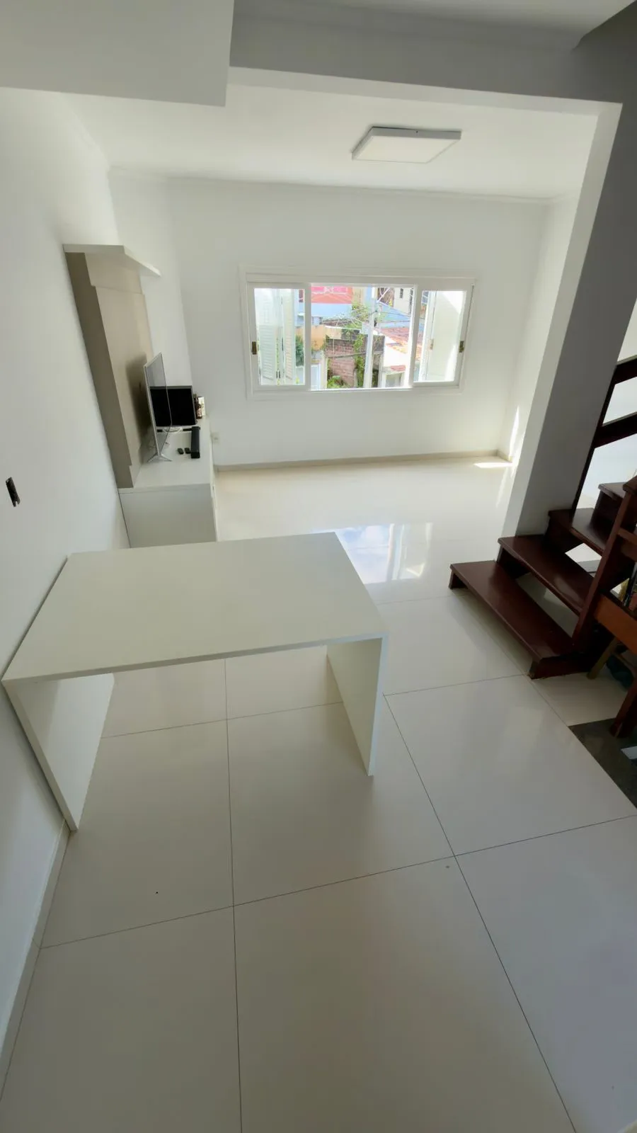 Imagem Casa com 02 quartos e 02 vagas no Bairro Jardim Itu em Porto Alegre