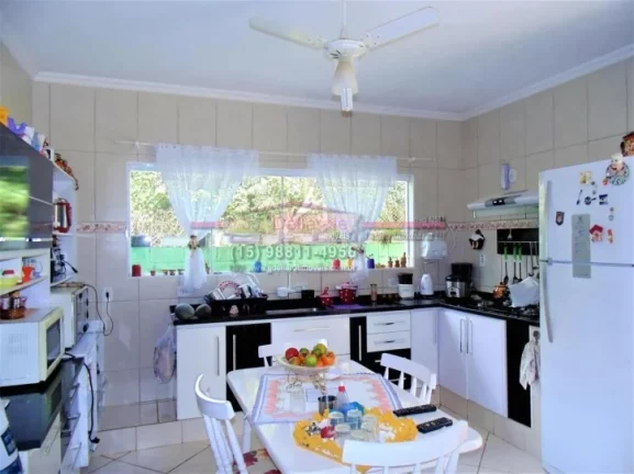 Imagem Chácara com muito verde dentro de condomínio Residencial