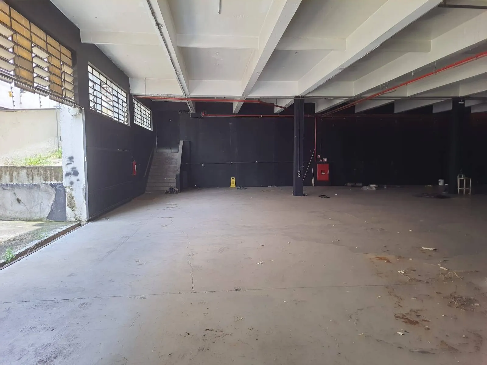 Imagem Galpão Comercial e Industrial em Alphaville - Localização Privilegiada Próxima à Estação Antônio João