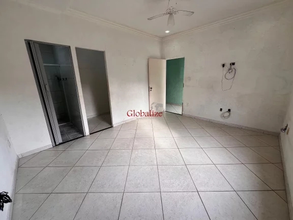 Imagem Sobrado à venda com 220m², 3 quartos, 2 suítes, 8 vagas por R$800.000,00 na Vila Mathias em Santos