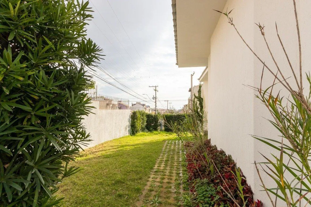 Imagem Casa para Venda - 377m², 4 dormitórios, sendo 3 suites, 3 vagas - Guarujá