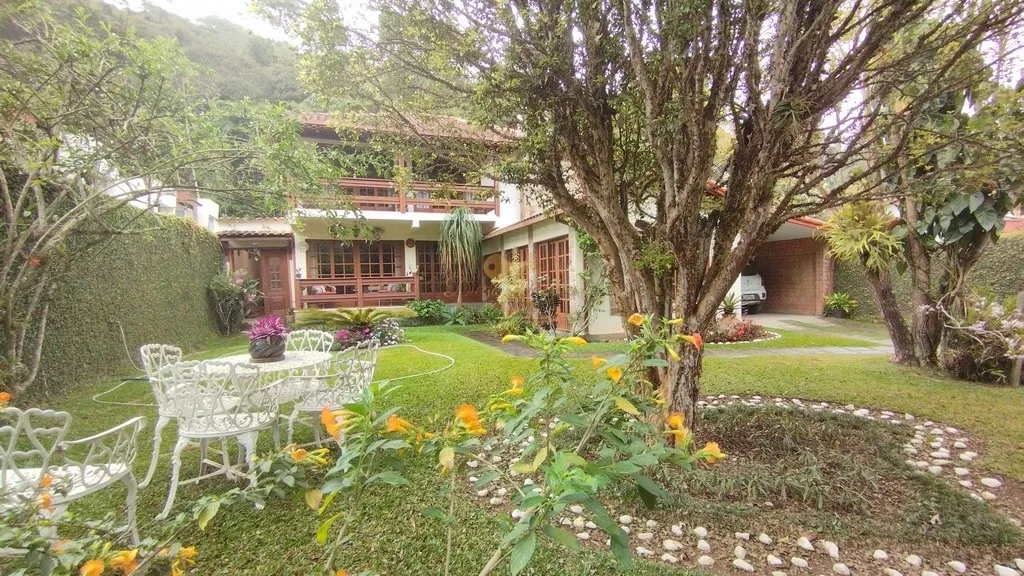 Imagem Casa em Condomínio para Venda em Teresópolis / RJ no bairro Vale Feliz