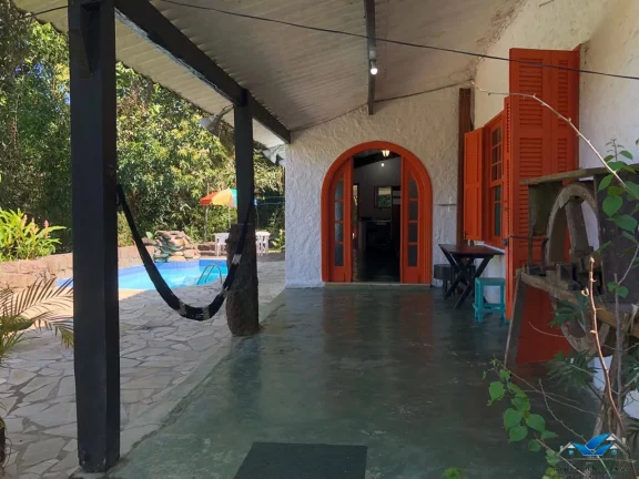 Imagem Casa Rustica com Piscina na Praia da Enseada, Ubatuba/SP - 300 m. do mar.