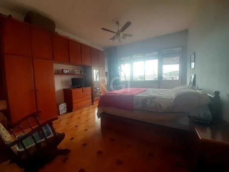 Imagem Casa para Venda - 243m², 3 dormitórios, 5 vagas - Medianeira