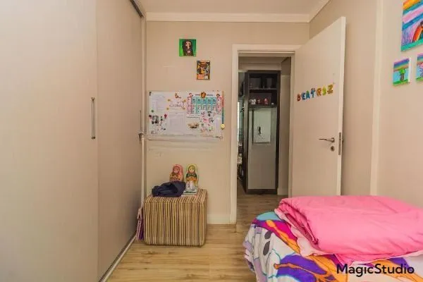 Imagem Vende apartamento no Bairro Passo da Areia - Porto Alegre