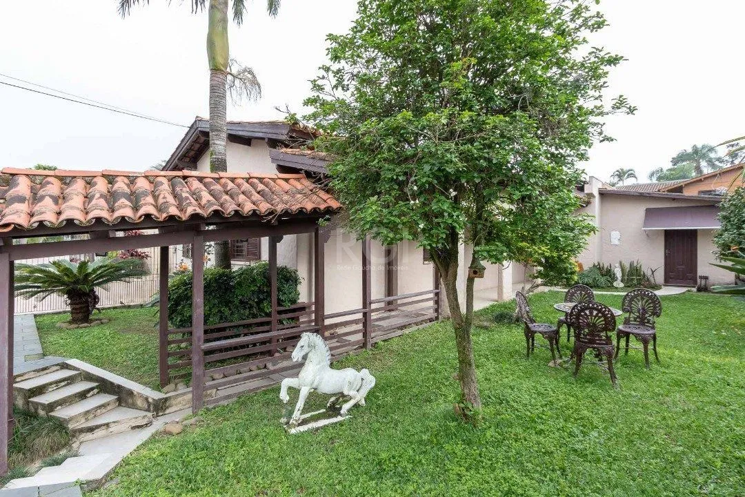 Imagem Casa para Venda - 380m², 3 dormitórios, sendo 1 suites, 3 vagas - Tristeza