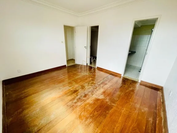 Imagem Apartamento amplo e bem localizado com quatro quartos e varanda a venda no Itaigara