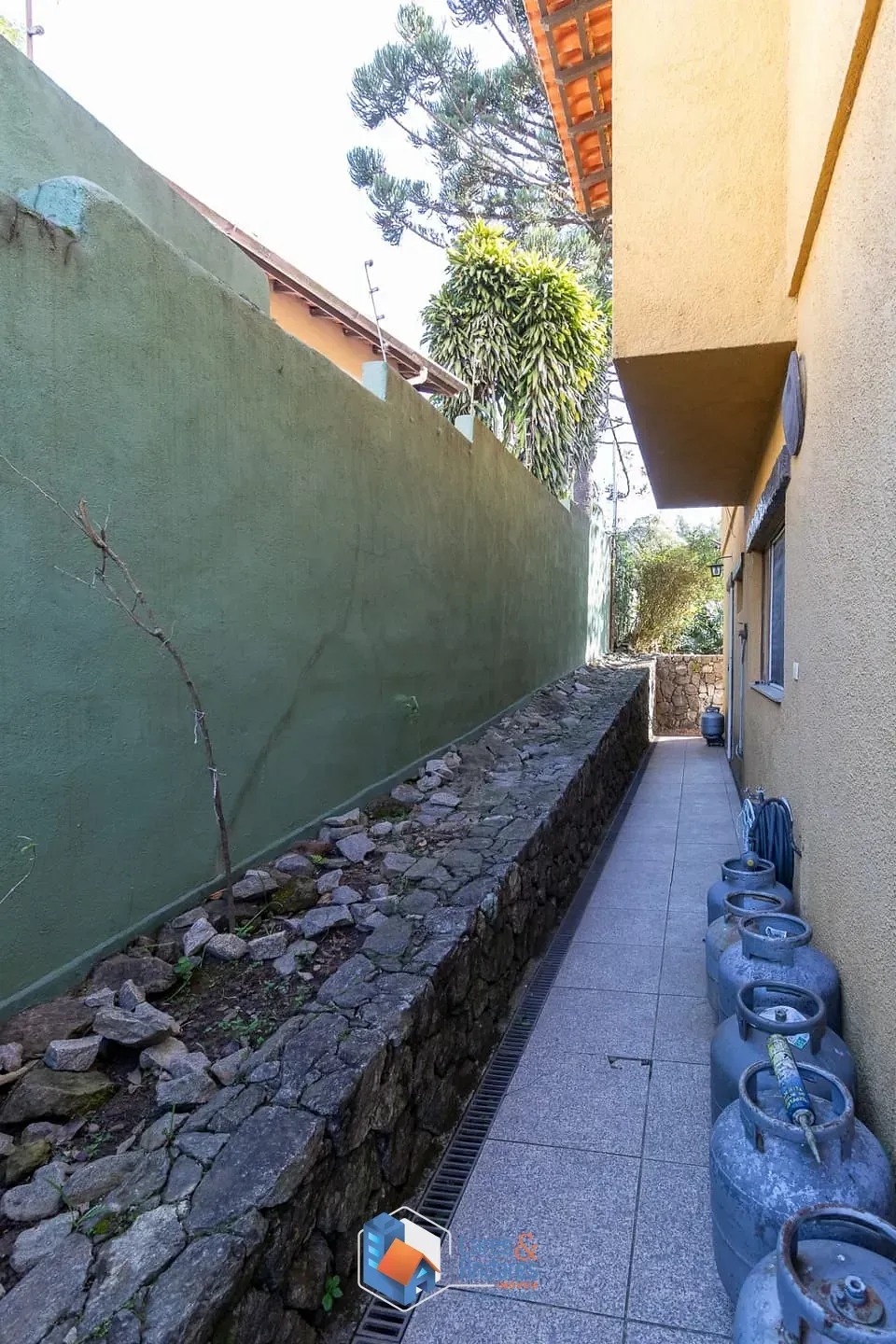Imagem Casa comercial para venda em Guarapiranga, 650m²