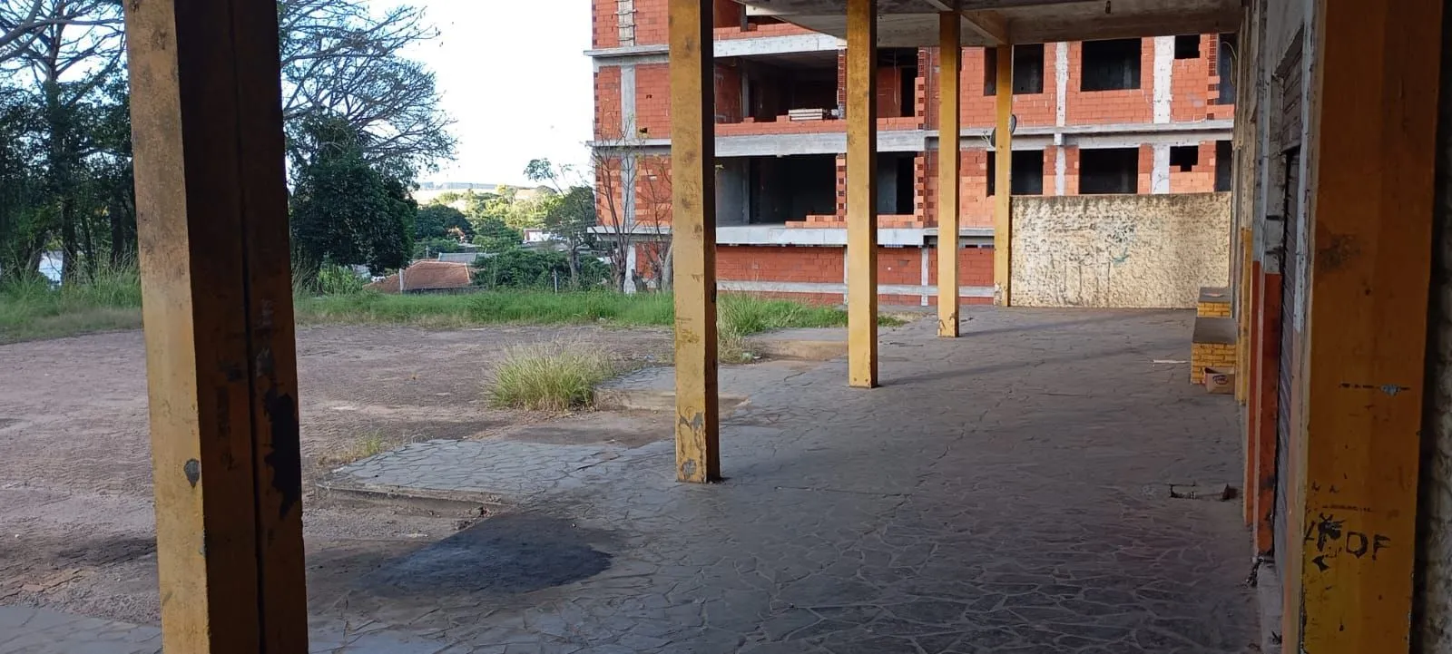 Imagem Prédio Comercial, com lojas alugadas, centro de Butiá. Preço Abaixo do Mercado!