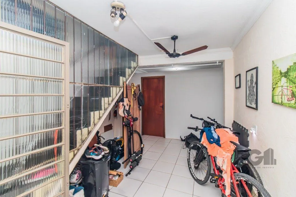 Imagem Casa para Venda - 110m², 2 dormitórios, sendo 1 suítes, 2 vagas - Menino Deus