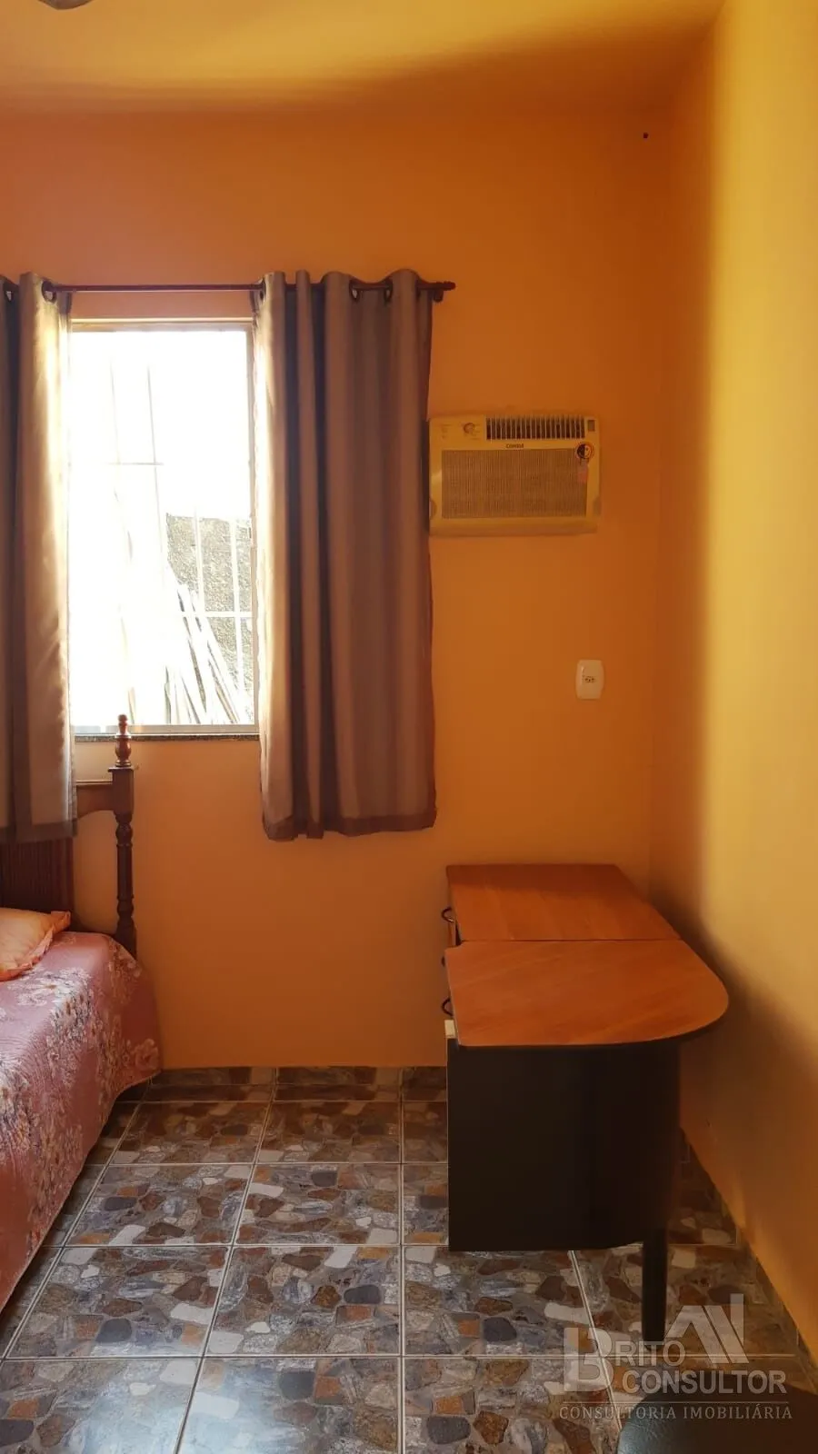 Imagem Casa com 2 Qts, Quintal, 3 Vagas ou mais, em Trindade, São Gonçalo/RJ