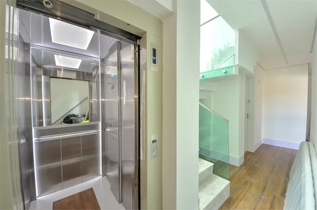 Imagem Cobertura com 4 Quartos à Venda, 225 m² em Água Verde - Curitiba