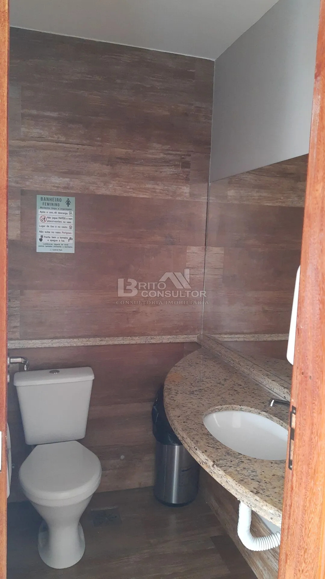 Imagem Vendo Apartamento com 2 Quartos, Varanda e Vaga, 60m² no Condomínio Central Park em Barro Vermelho, São Gonçalo/RJ