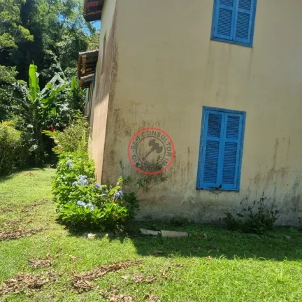 Imagem 2 pequenas Casas na maquinino Bairro MAQUININHA, em um terreno de 700 metros limpo em rua asfaltada , junto a natureza