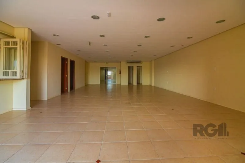 Imagem MÁFFER IMÓVEIS ALUGA CONJUNTO COMERCIAL - 187m² DE ÁREA PRIVATIVA Imóvel corporativo de alto padrão, ideal para empresas que buscam espaço amplo, funcional e com excelente logística de acesso.