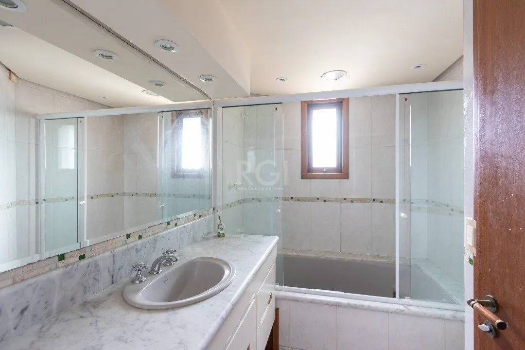 Imagem Cobertura para Venda - 302m², 4 dormitórios, sendo 1 suites, 3 vagas - Menino Deus