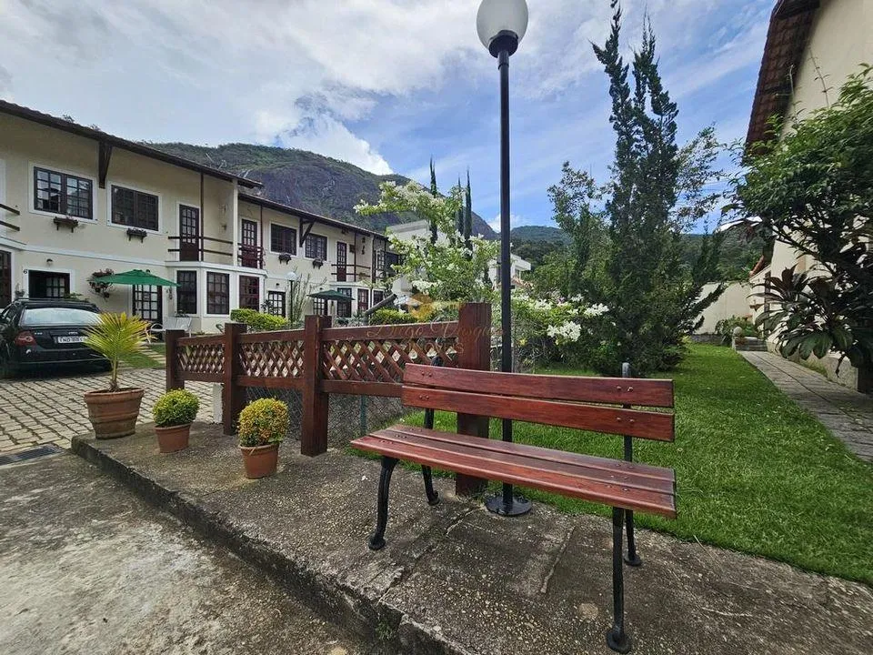 Imagem Casa em Condomínio para Venda em Teresópolis / RJ no bairro Parque do Imbui