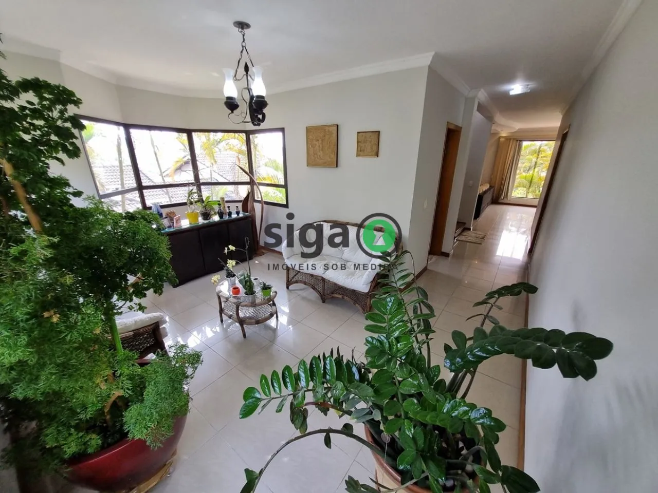 Imagem Casa a venda na Granja Viana com 4 dormitórios