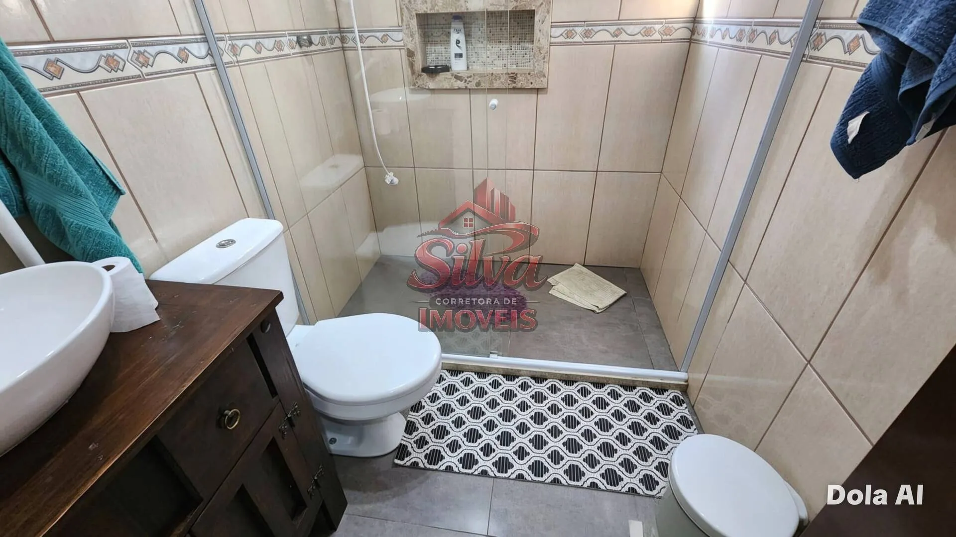 Imagem C756 |Casa com 4 Dormitórios e Piscina a 250 Metros do Mar