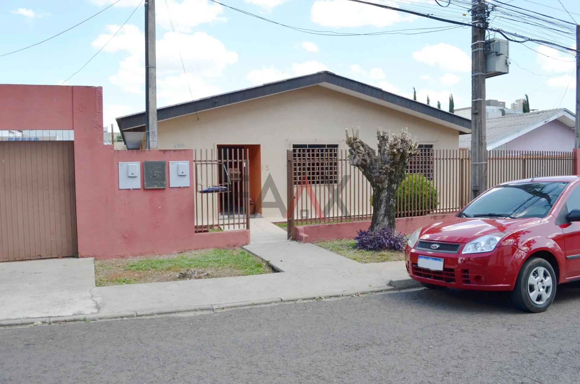 Foto do imóvel CASA À VENDA NO CENTRO, GUARAPUAVA - PR