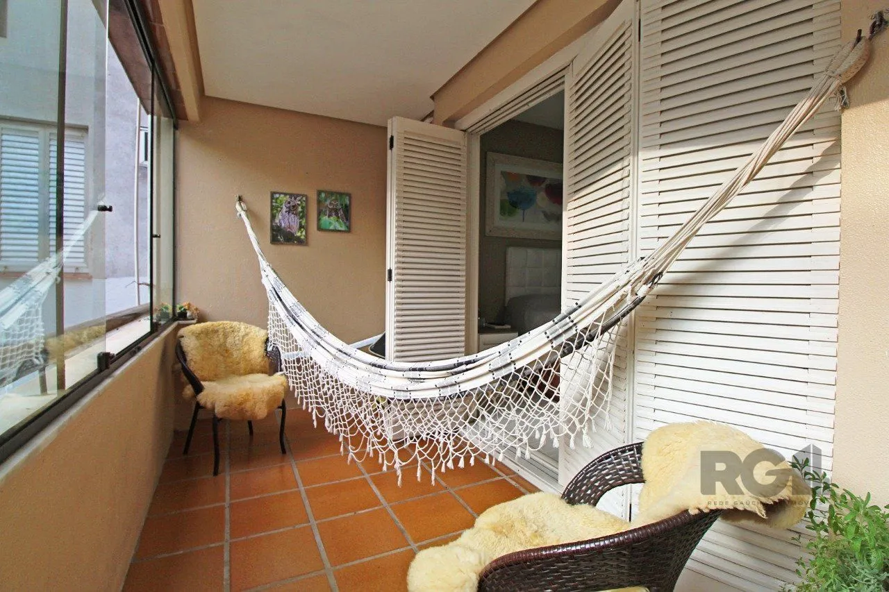 Imagem Apartamento de dois dormitórios e dois banheiros no bairro Bom Fim / Rio Branco em Porto Alegre!