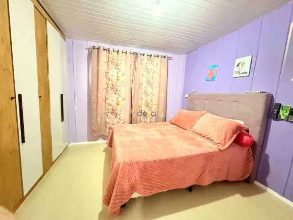 Imagem Casa de madeira muito bem localizada entre os bairros Iririú e saguaçu!