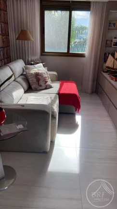 Imagem Viva de Frente Mar em Coqueiros, Conforto e Privacidade (3 dorm.2 suítes)