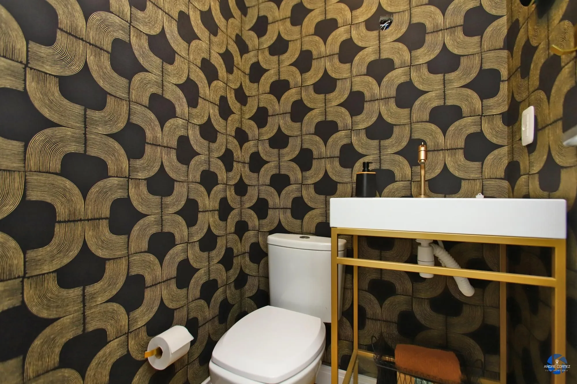 Imagem Apartamento 1 dormitório, 54 metros privativos semi mobiliado, elevadores