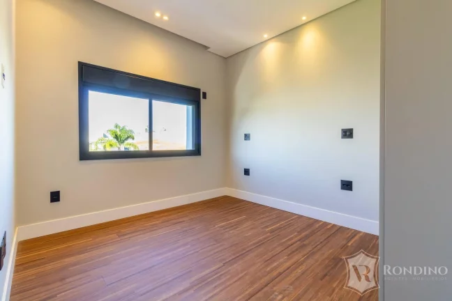 Imagem Casa sobrado no Alphaville Nova Esplanada, semi mobiliada com piscina.