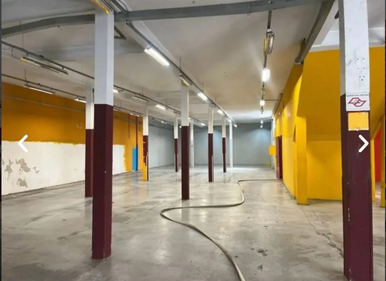 Imagem Galpão Comercial para Locação em Sorocaba-SP, Jardim Vera Cruz: 12 Salas, 6 Banheiros, 10 Vagas de Garagem, 1.265m².