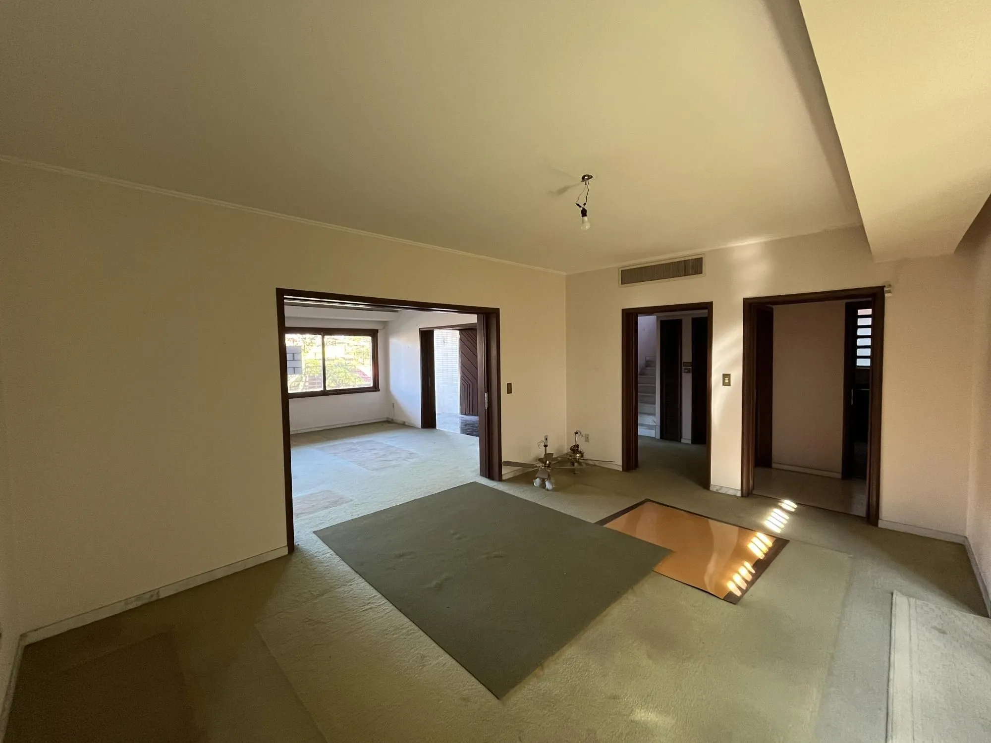 Imagem Casa de 4 quartos, 2 suítes e 2 vagas de garagem no bairro Boa Vista em POA
