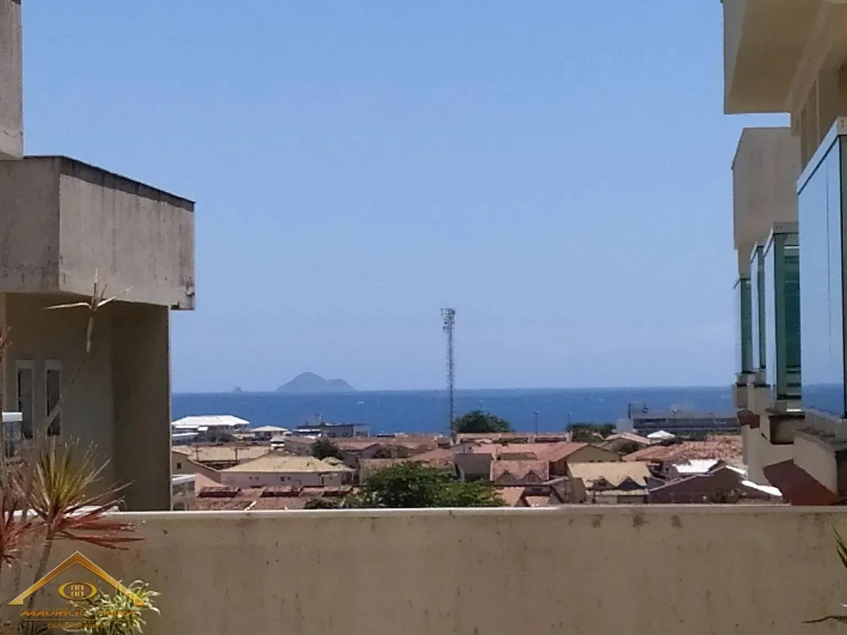Imagem Casa em Condomínio para Venda em Cabo Frio / RJ no bairro Peró