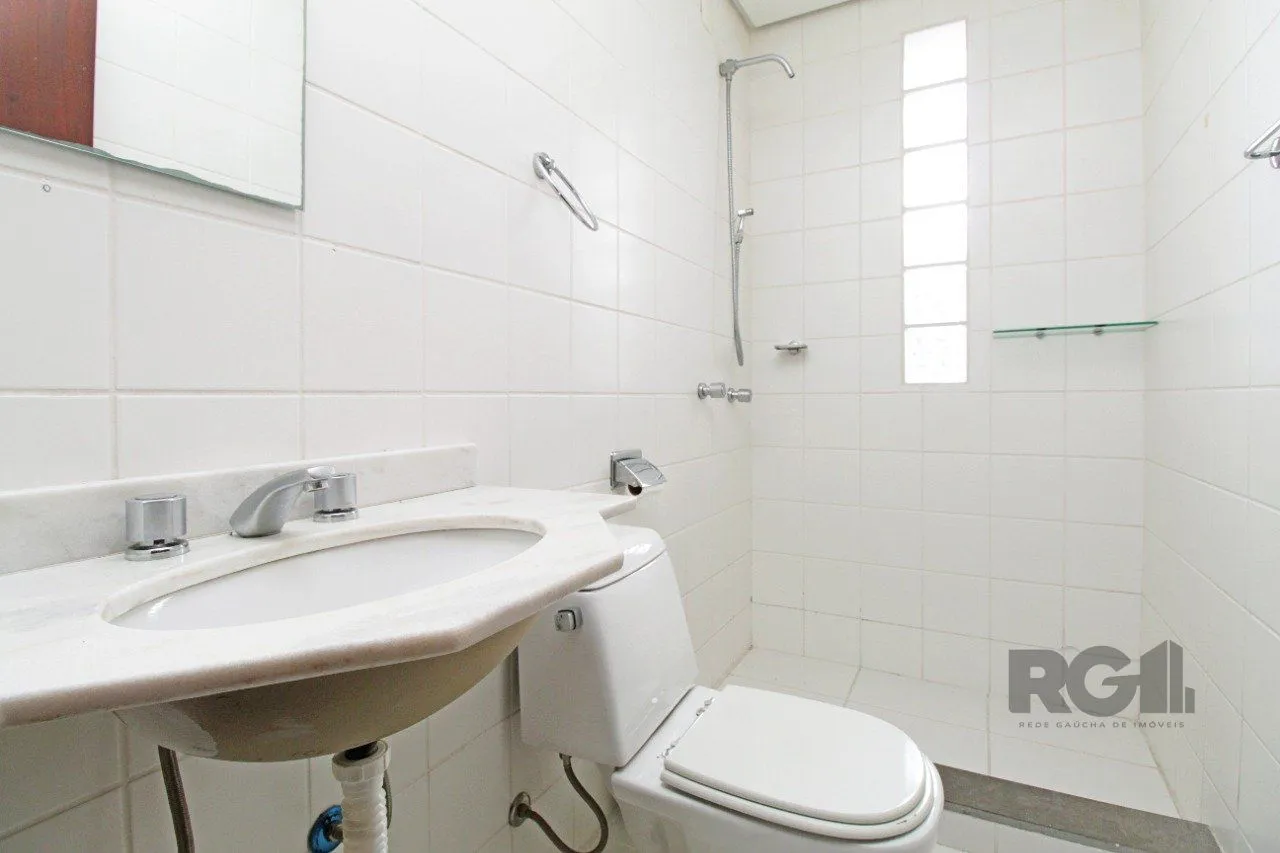 Imagem Apartamento de 2 dormitórios e 1 vaga de garagem no bairro Santana em PoA