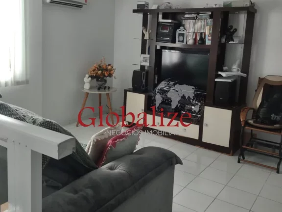 Imagem Casa à venda com 220m², 3 suítes, closet, 2 vagas, churrasqueira por R$1.277.000,00 na Encruzilhada em Santos