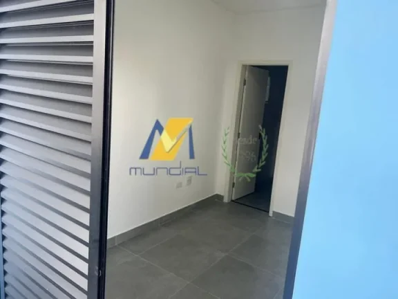 Imagem "Esse sobrado tá a 1 quarteirão do mar e tem até banco molhado na piscina!"